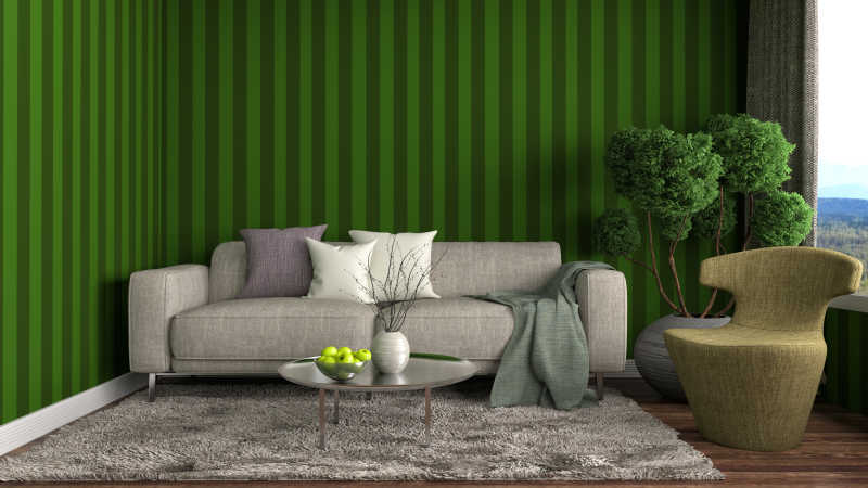 绿色条纹背影墙边的灰色沙发和地毯