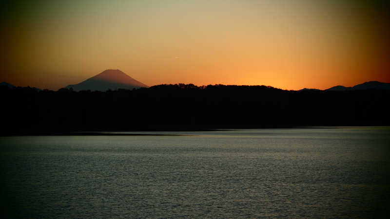 镜头下的日落时分的富士山风景