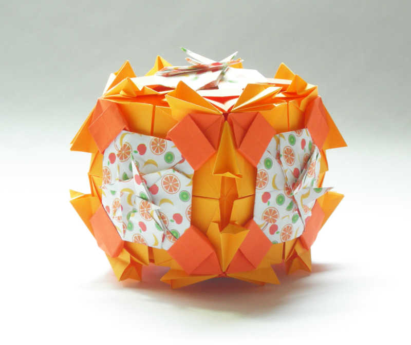 橙色的折纸盒子