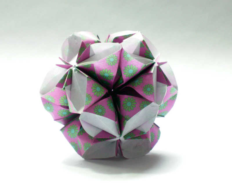 紫色球型折纸