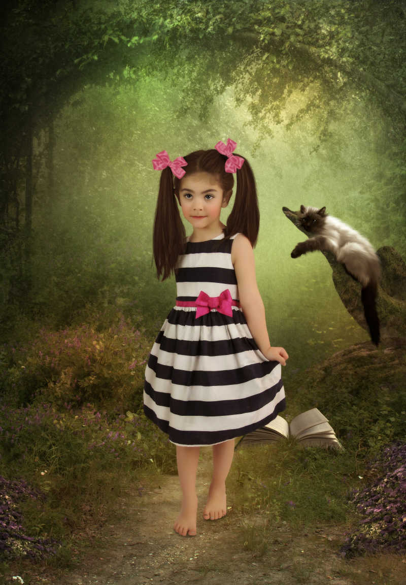 魔法森林中的可爱小女孩