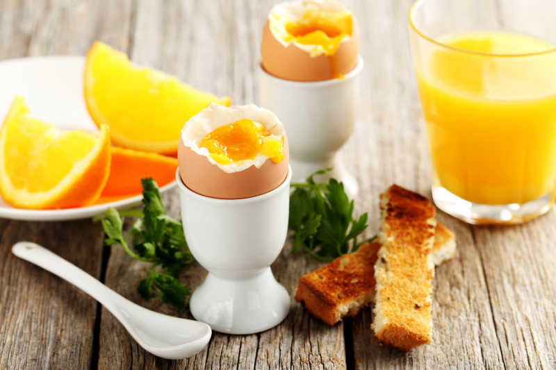 橙汁和鸡蛋