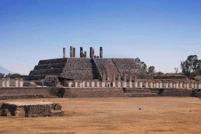 墨西哥考古现场的羽蛇神金字塔