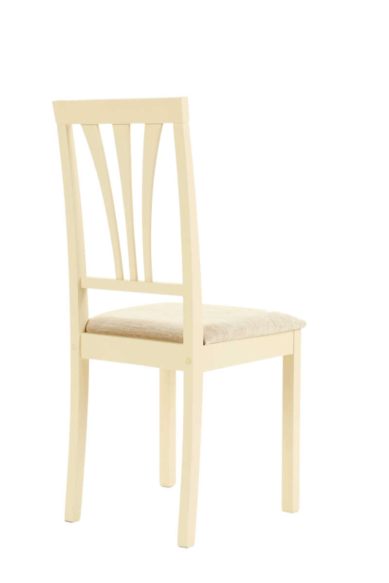 白色背景下的木质椅子
