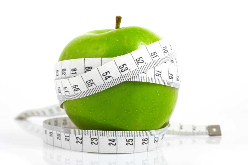 米尺测量青苹果尺寸