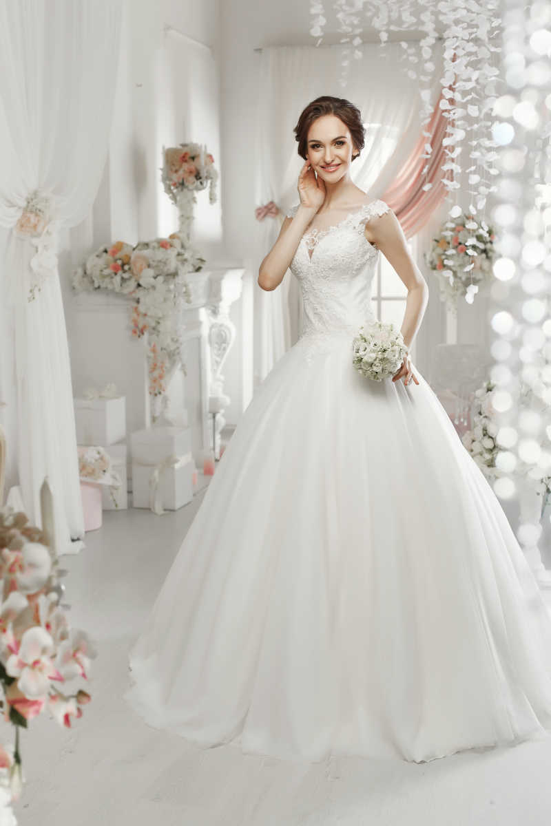 穿着白色婚纱的漂亮新娘