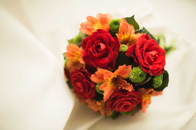 美丽的婚礼鲜花花束
