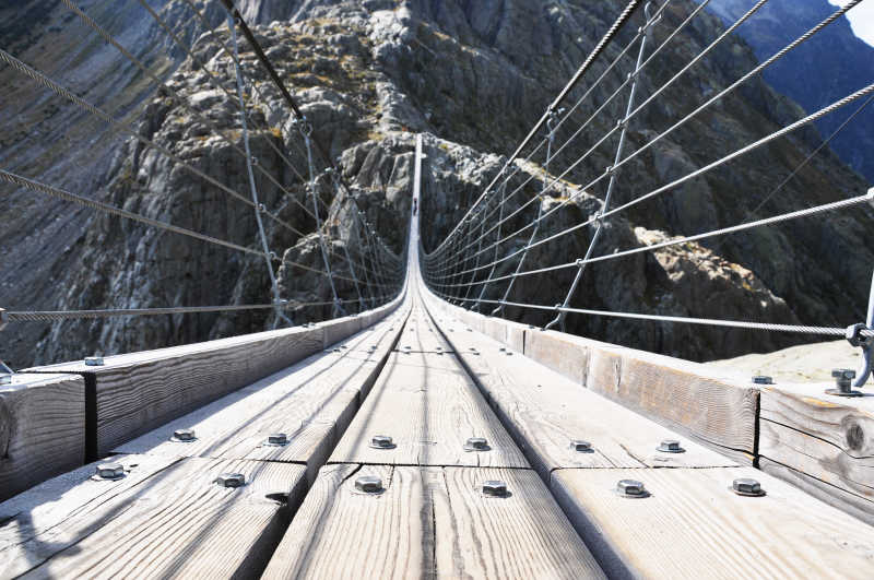 瑞士170m特里弗特桥