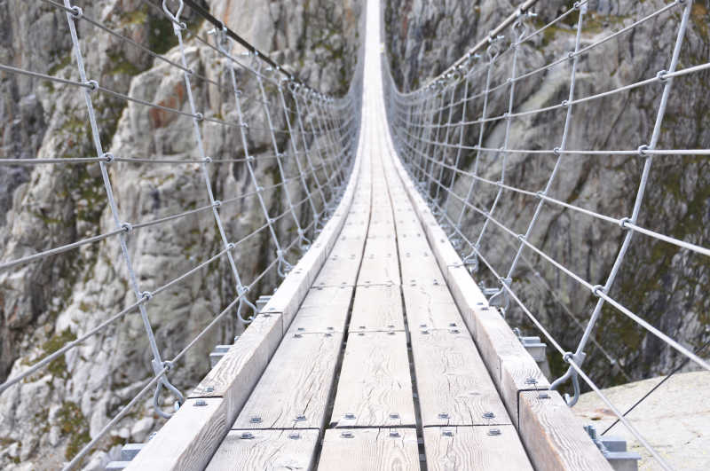 最长的170m步行悬索特里弗特桥