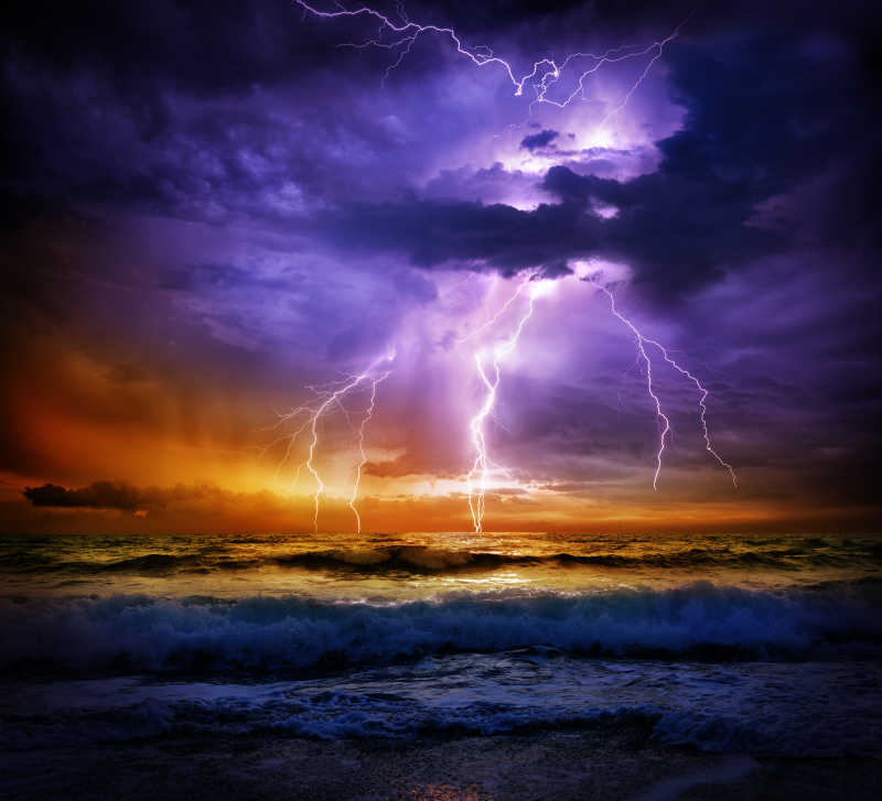 海上闪电风暴