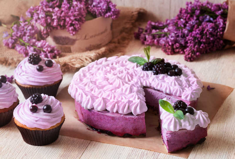 紫色蛋奶酥蛋糕