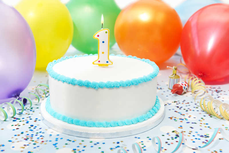 蛋糕庆祝孩子的第一个生日
