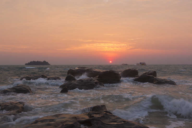 夏天的日出海景柬埔寨热带岛屿