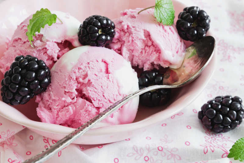 黑莓冰激凌
