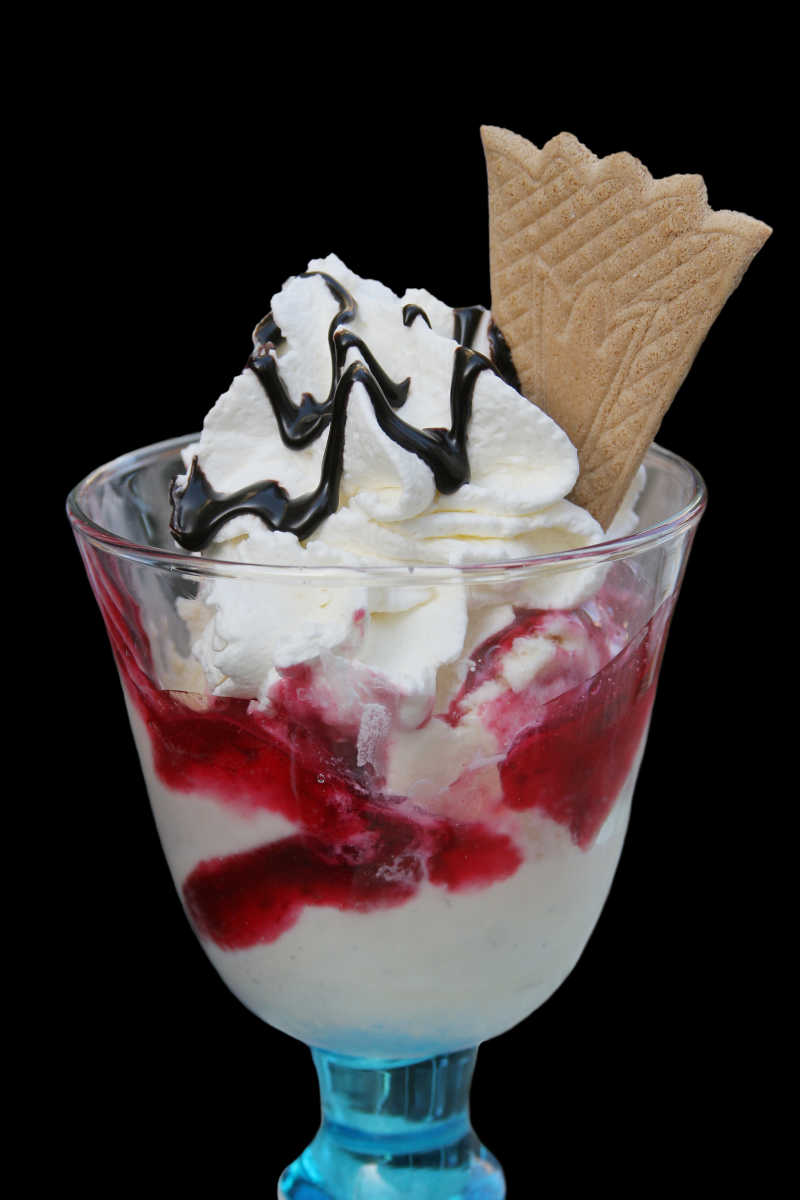草莓味牛奶冰淇淋