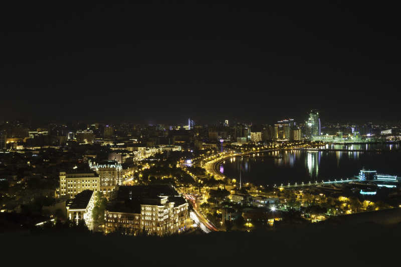 夜间的阿塞拜疆市