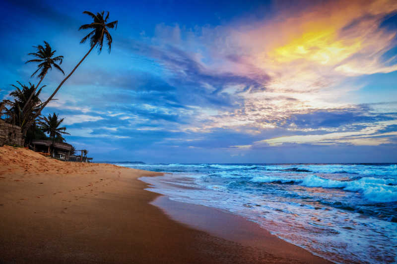 热带海边海滩日落风景