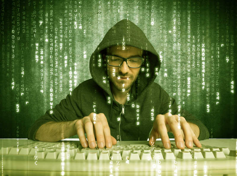 扫描在线密码数据库和黑客的电子邮件号码的有才华的黑客