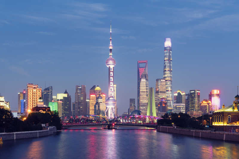 上海东方明珠金融中心大厦天际线
