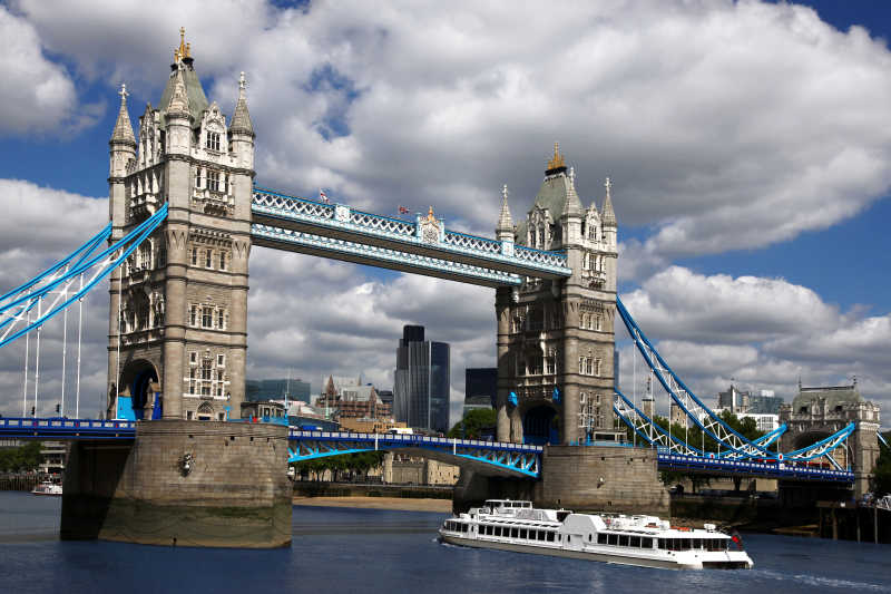 英国伦敦著名塔桥