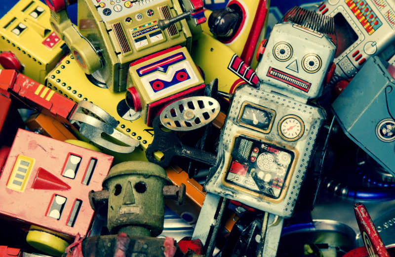 各种复古风格的机器人玩具