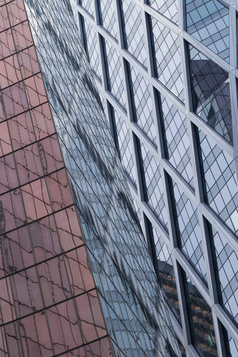 玻璃立面的现代建筑