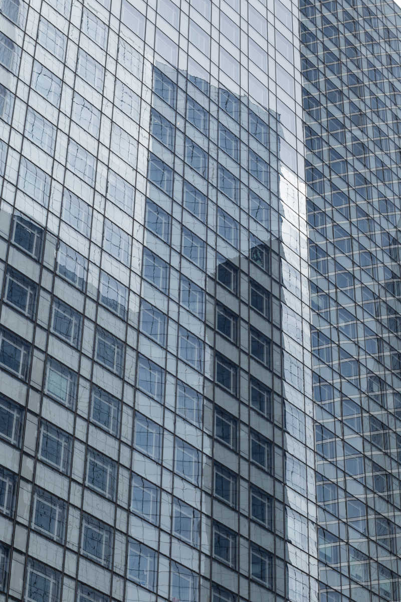 玻璃立面的高楼大厦
