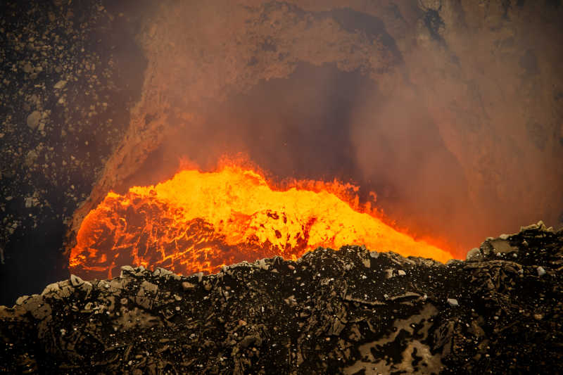 火山中的炽热熔岩液体