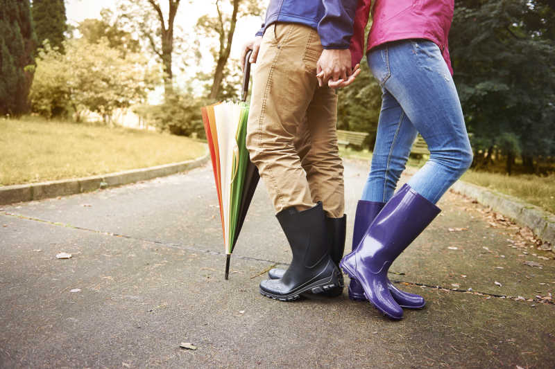 情侣夫妇传雨靴