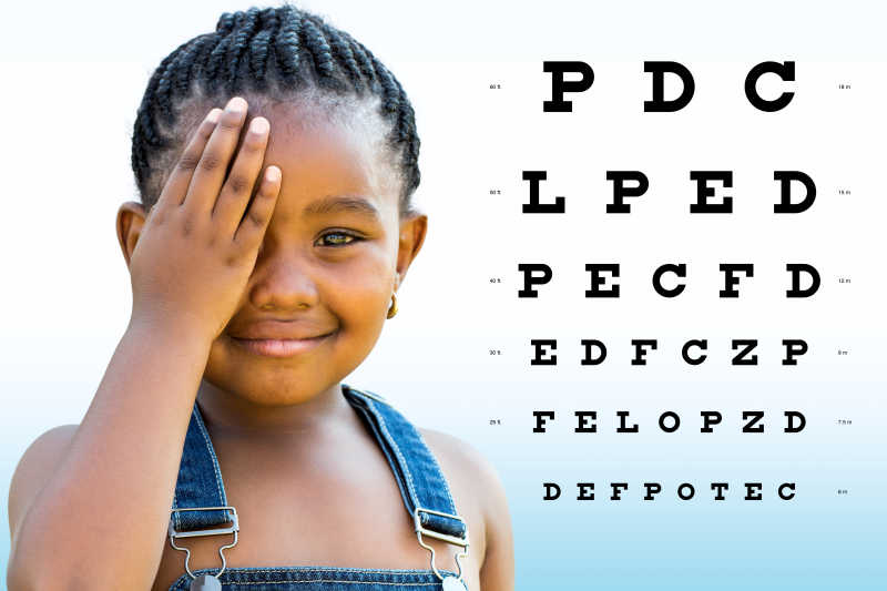 测视力的非洲小女孩