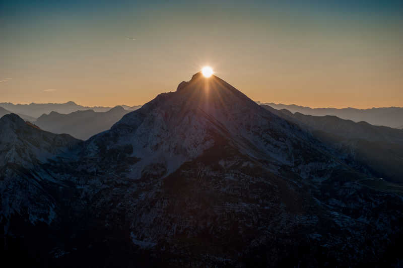 山顶的日落