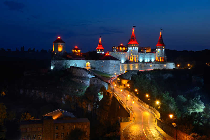 乌克兰的老城堡夜视图