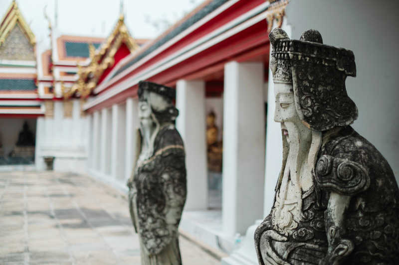 泰国佛寺塑像的装饰