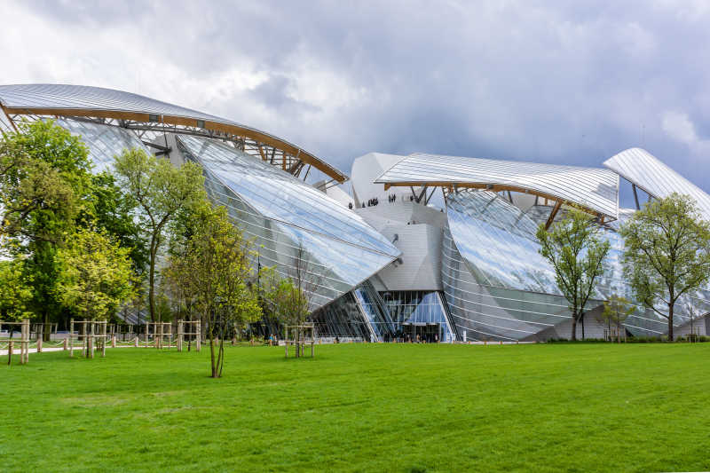 法国巴黎路易威登基金会的现代建筑