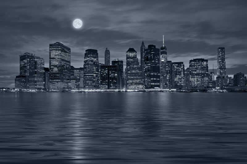 蓝灰色色调下的纽约城市夜景