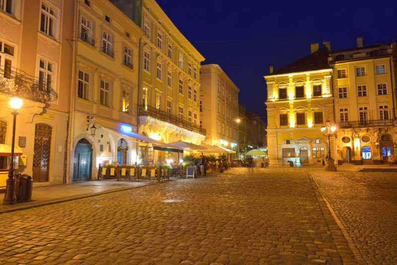 夜幕中的利沃夫广场