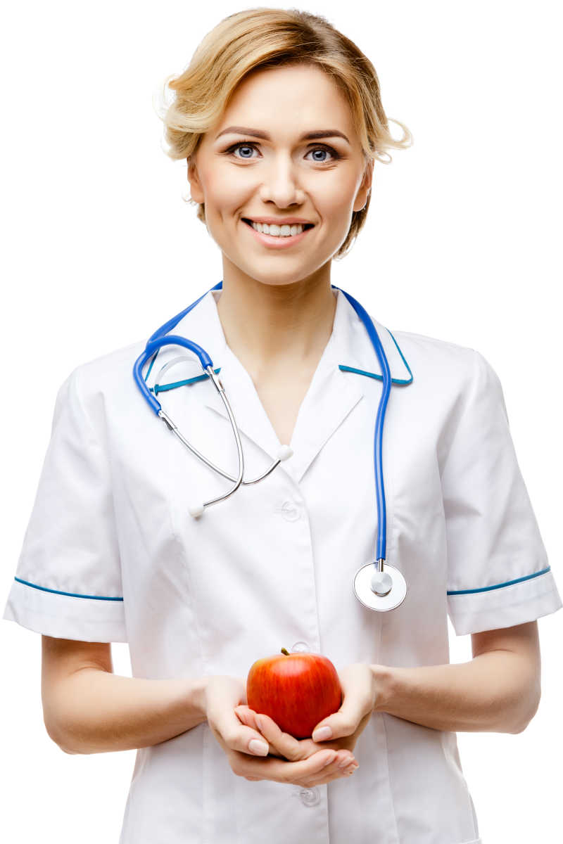 白色背景下双手托着红苹果的带着听诊器的女医生