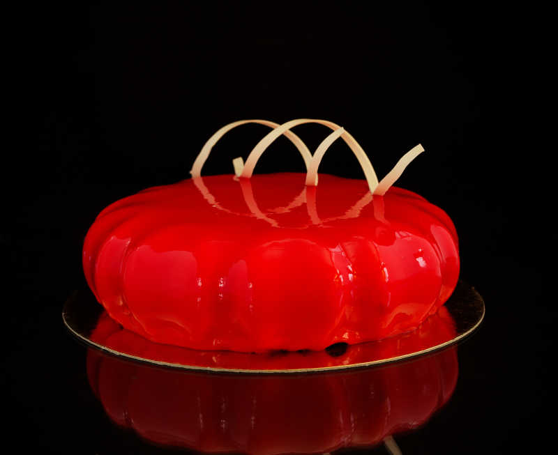 精致的红色蛋糕