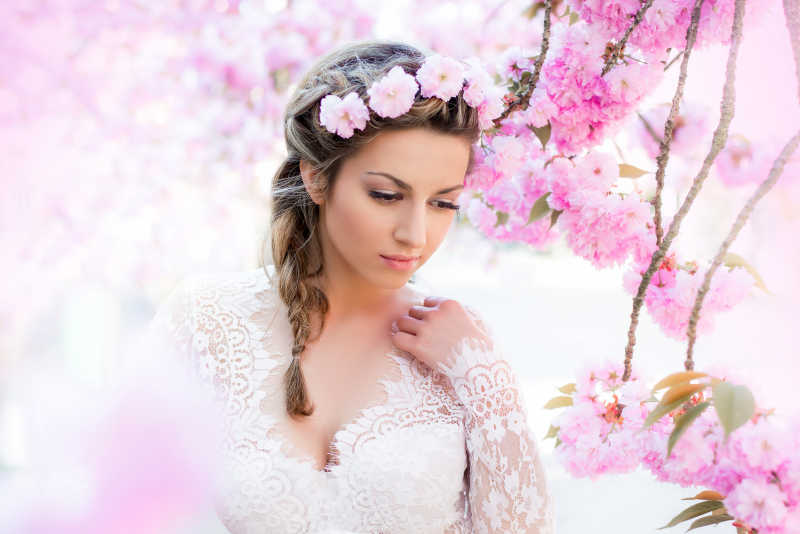 自然浪漫的新娘化妆和造型