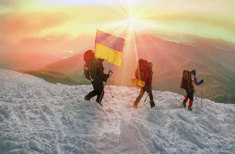 正在下山的乌克兰登山者