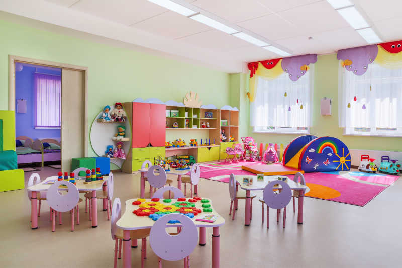 色彩鲜艳的幼儿园教室