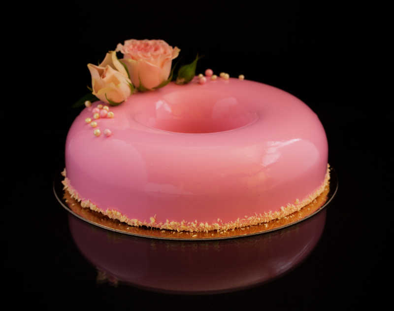 精巧的粉红色蛋糕