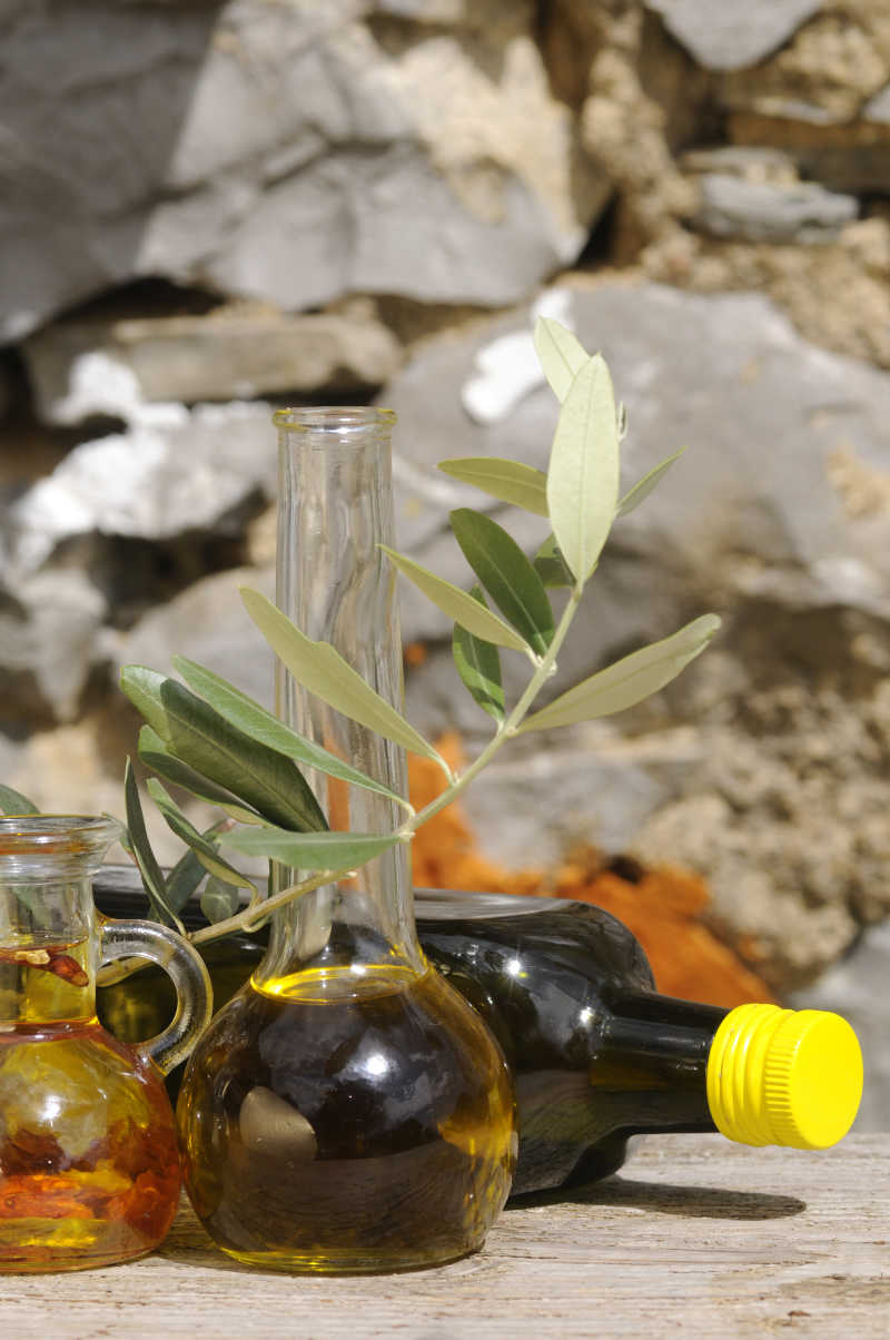 瓶装的橄榄油