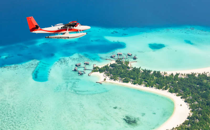 马尔代夫岛上空的海上飞机航拍