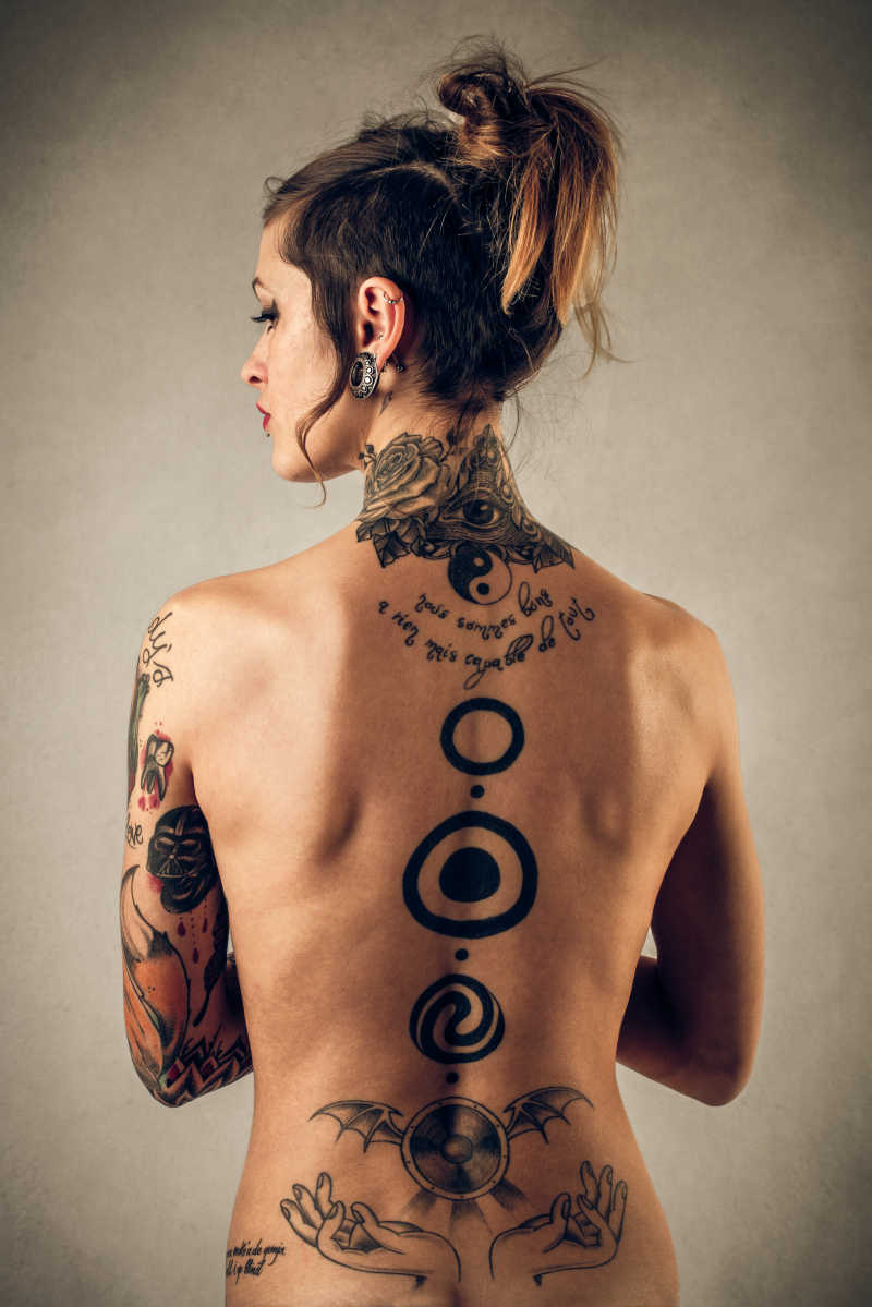 漂亮的女人身上的各类纹身