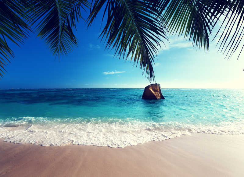 美丽蔚蓝色的海滩