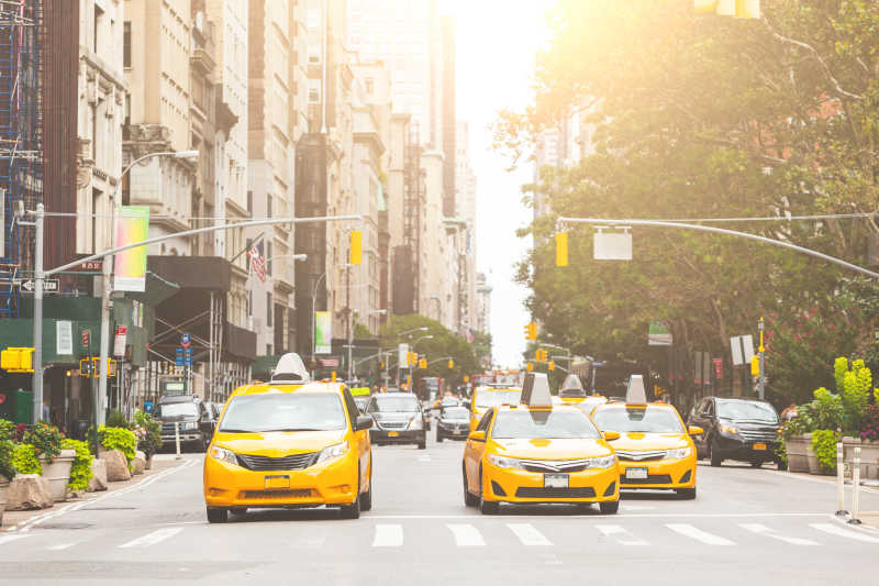曼哈顿大街的黄色出租车