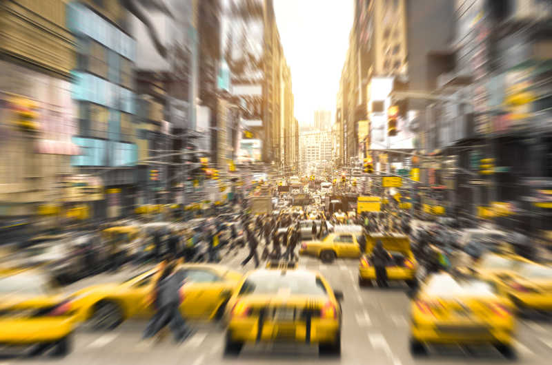 纽约街上的的拥挤的出租车