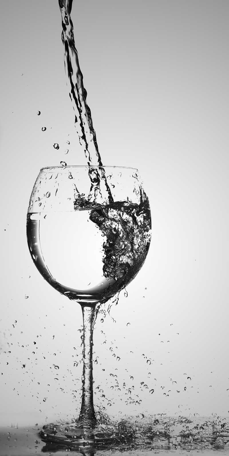 葡萄酒杯的水