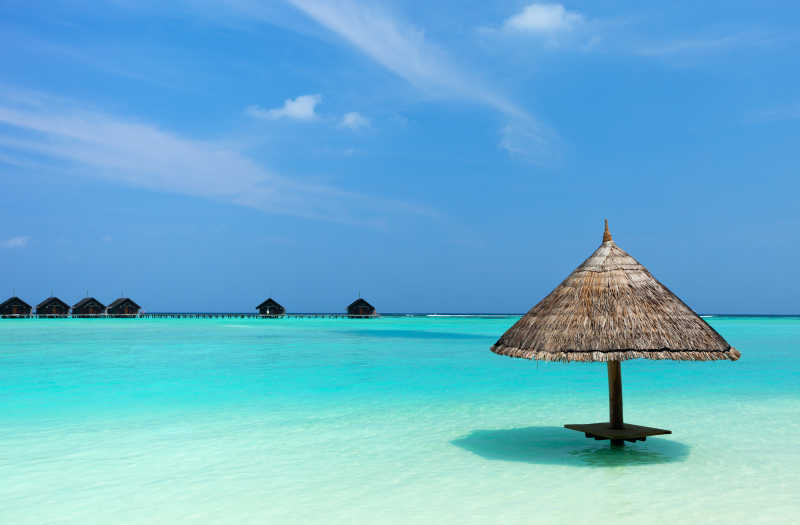 湖蓝色的马尔代夫海滩